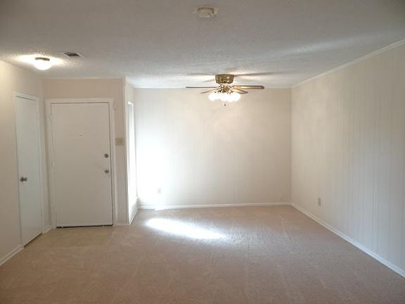3rd image of 423 Lou Ave