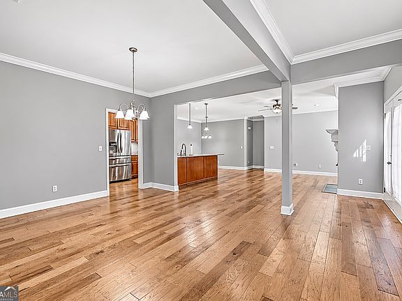 4th image of 272 Blackwood Pl SE
