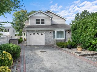 20 3rd St, Bayville, NY 11709