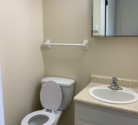 5th image of 626 W Walnut St