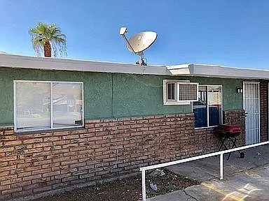 2 bed, $990 — Photo 1