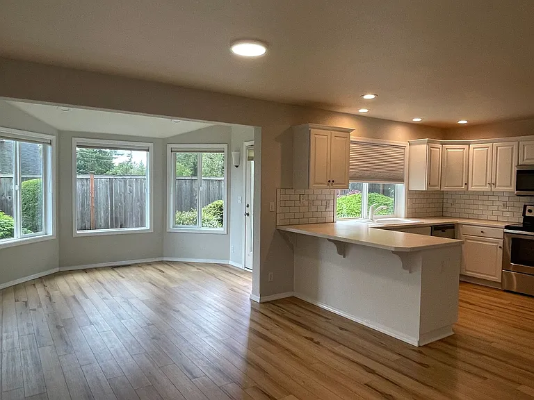 20375 12th Ave NE — Photo 4