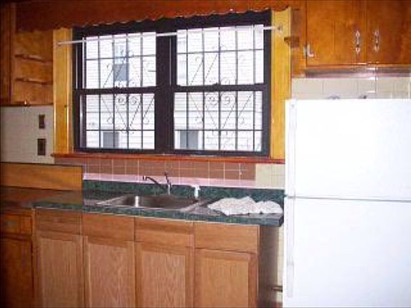 5th image of 25 Clark St