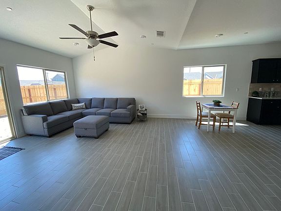 3rd image of 2629 W Mallard Ln