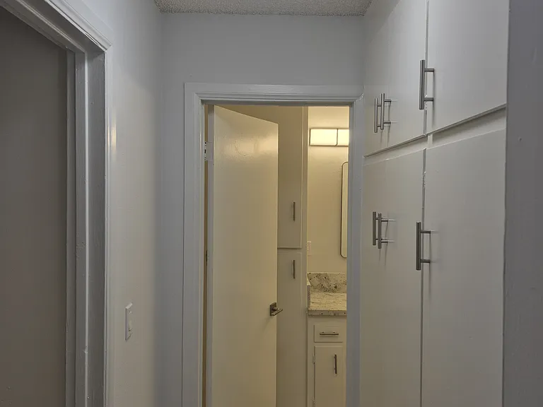 Crownwood Apartments — Photo 8