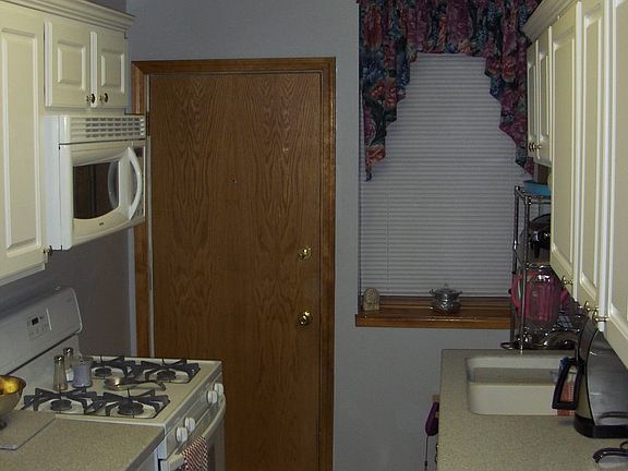 4th image of 10937 S Longwood Dr #1SE