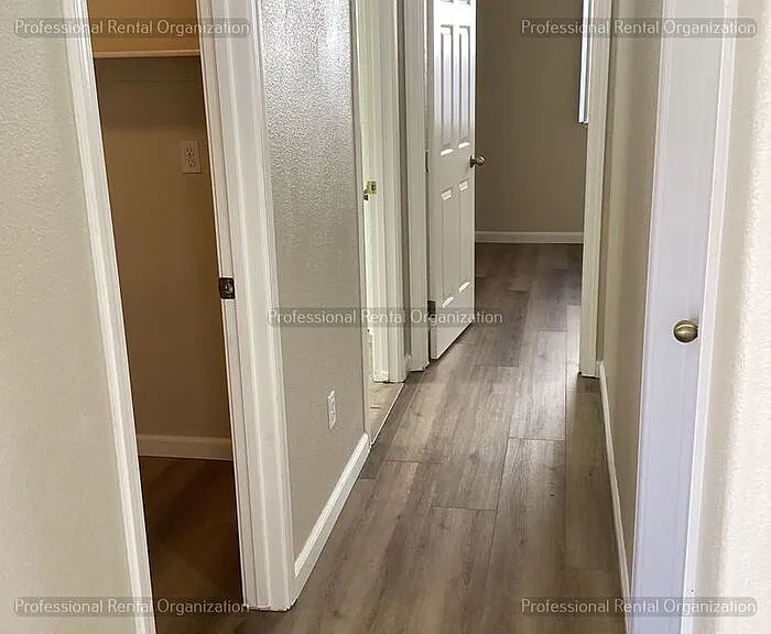 2921 W Creek Ln — Photo 6