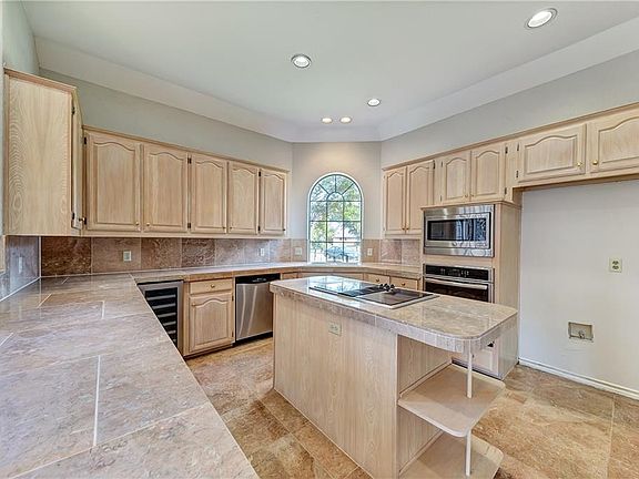 5th image of 1401 Treeline Dr