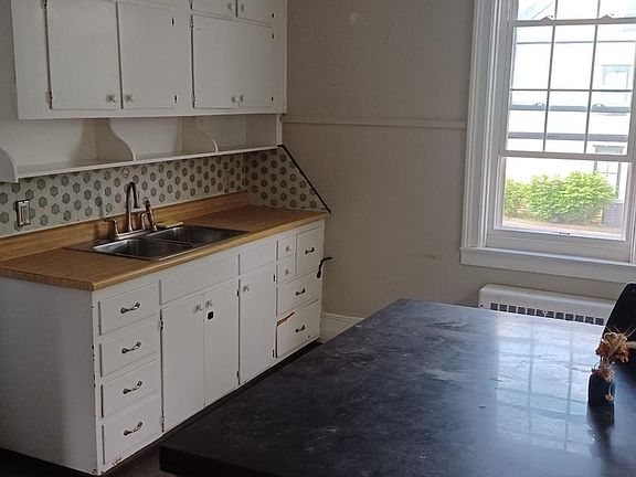 2nd image of 61 Orchard St #1
