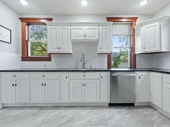 3rd image of 113 E 10th St