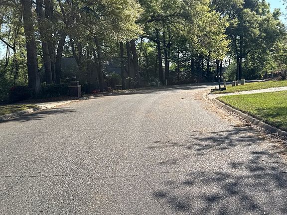 5th image of 200 S Oak Ridge Dr