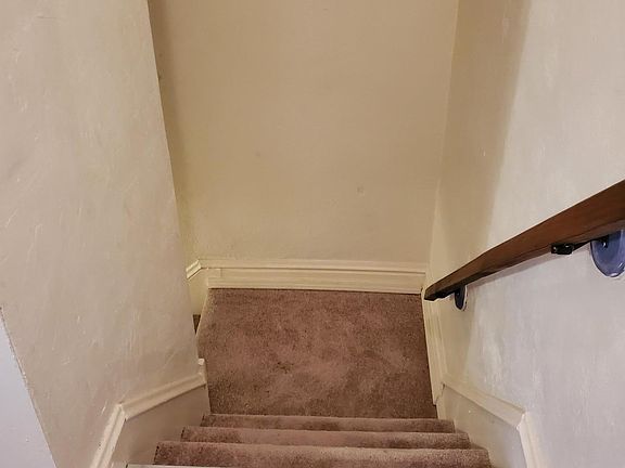 3rd image of 5030 Winona Ave #1F