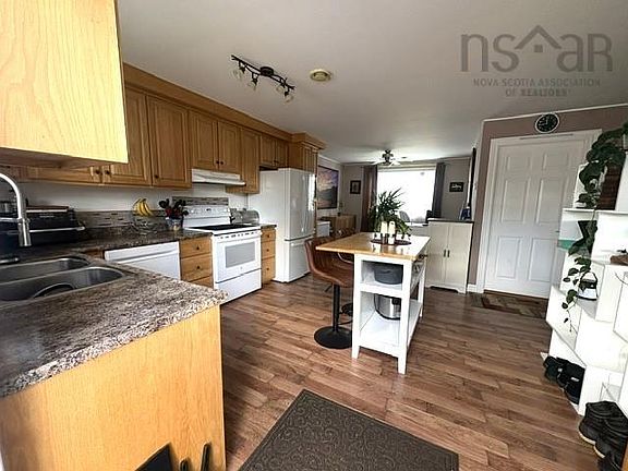 5th image of 205 Clements St