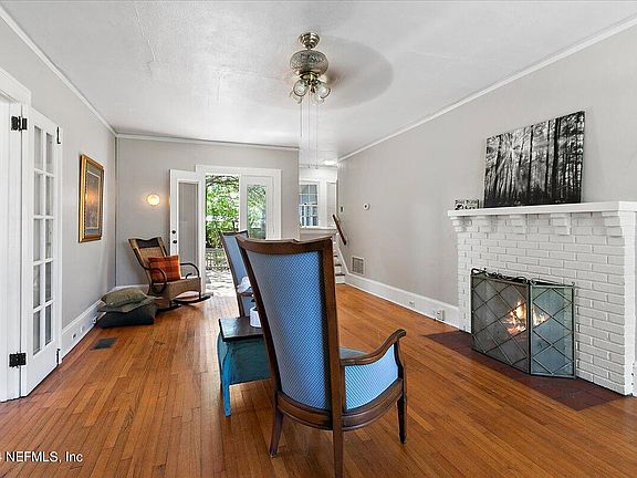 3rd image of 2568 HERSCHEL Street