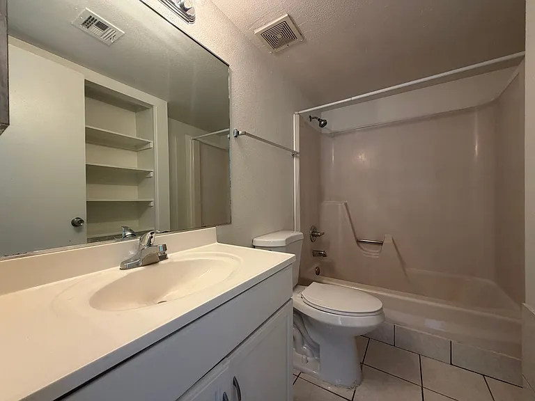 3205 E Earll Dr — Photo 6