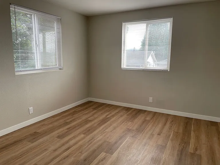 111 10th St SE #6 — Photo 3