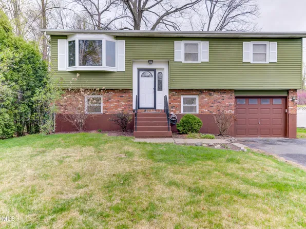 10 Florida Avenue, East Greenbush, NY 12144