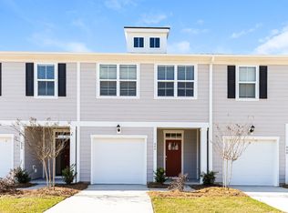 666 Trotters Ln, Moncks Corner, SC 29461
