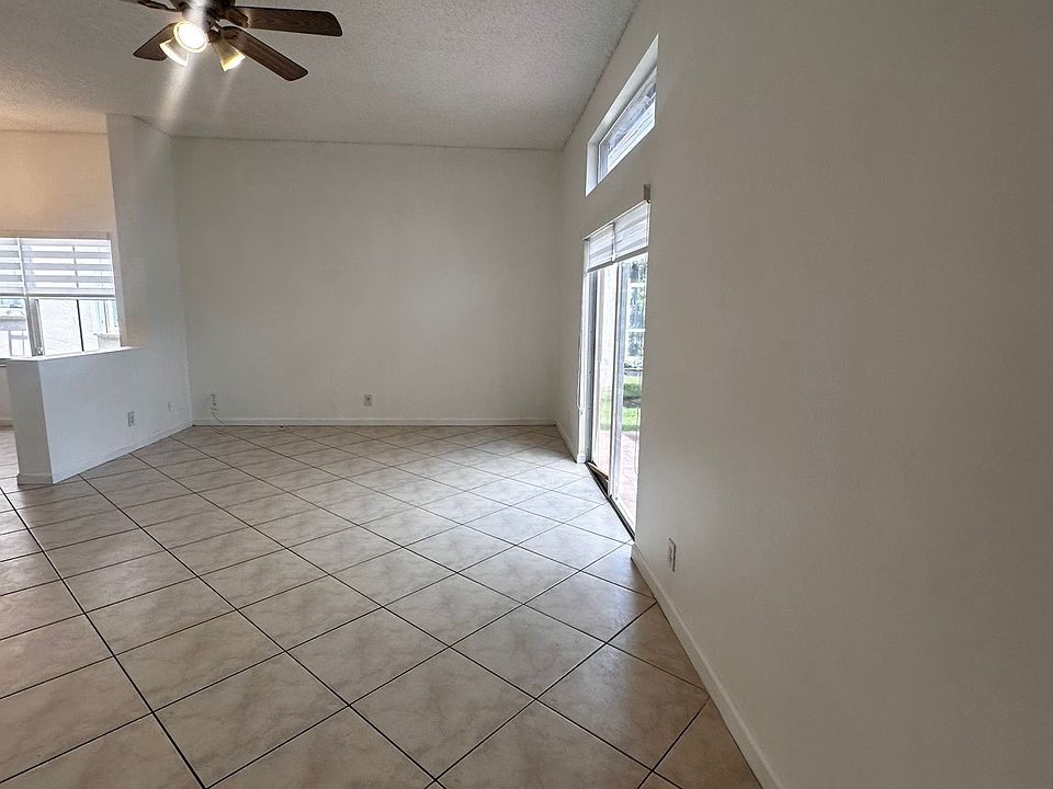 1st image of 1052 Tupelo Way