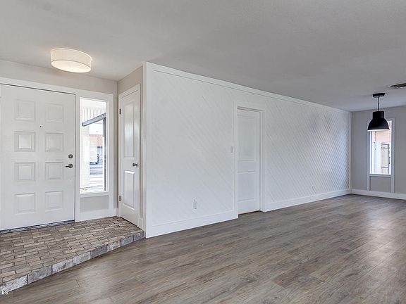 5th image of 2351 E Glade Ave