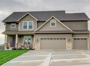 17608 Mission Rdg, Smithville, MO 64089
