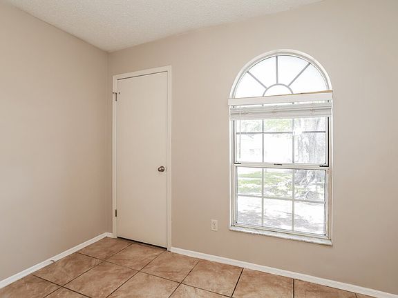 5th image of 8327 Argyle Corners Ct