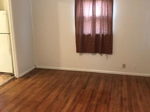 3rd image of 2276 N Moreland Ave
