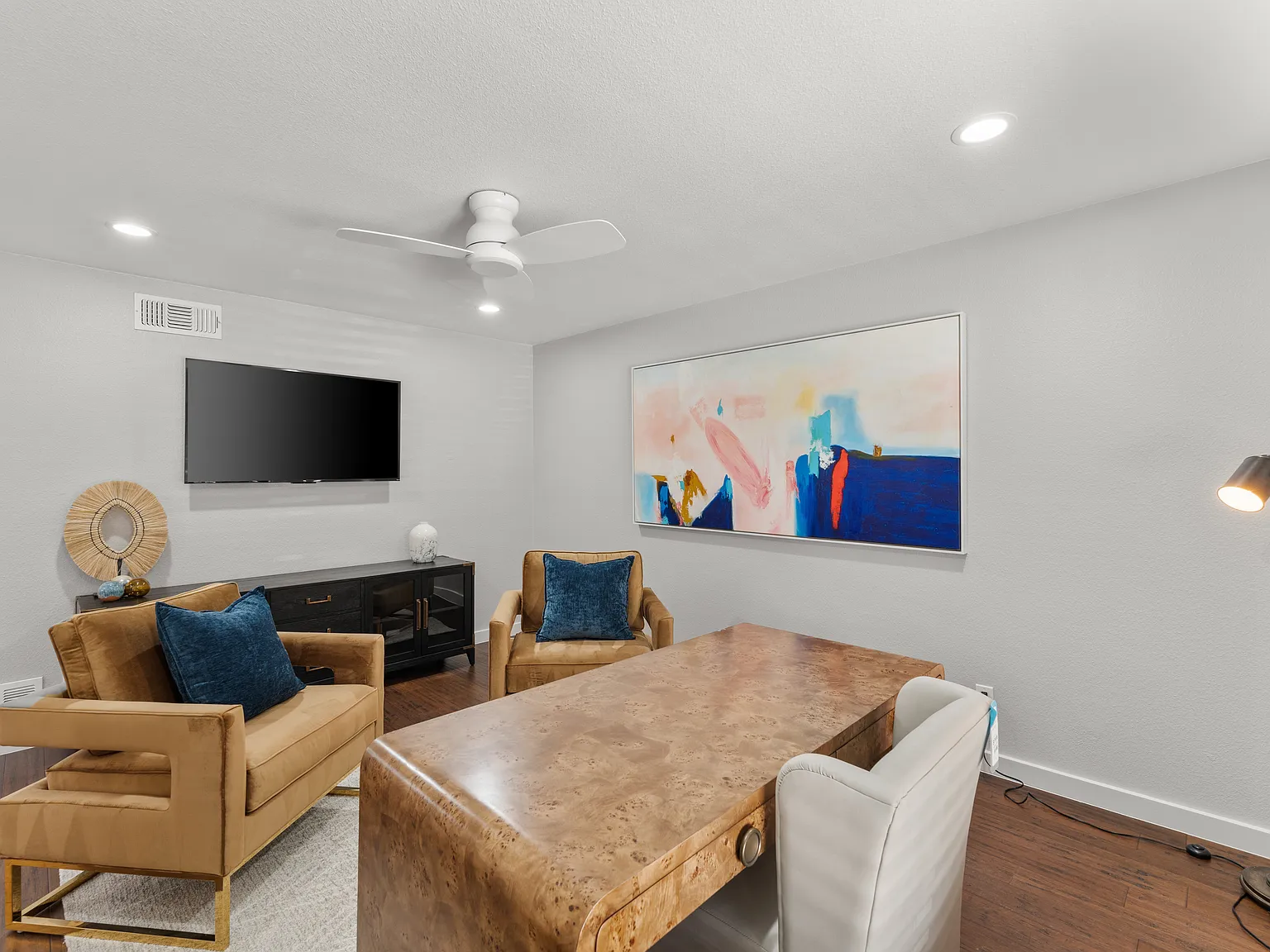 6926 Royal Ln — Photo 3