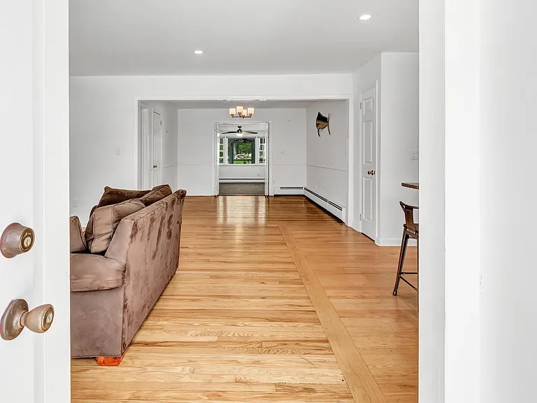 46 Waller Rd — Photo 3