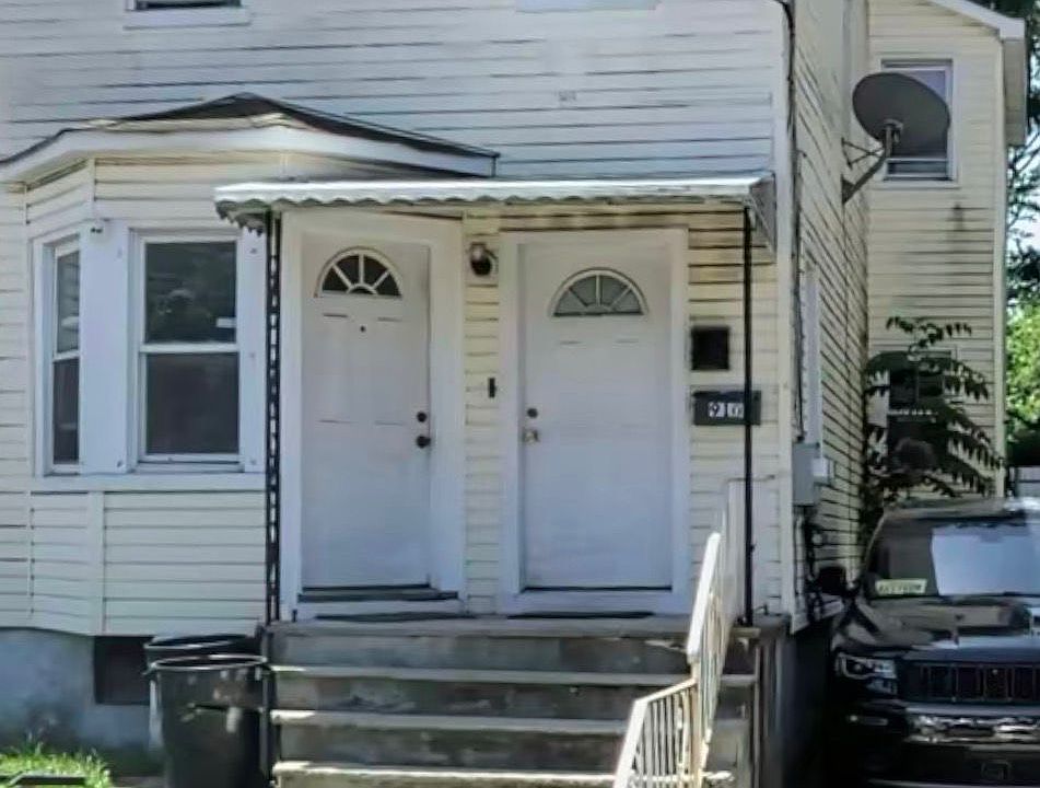 1st image of 910 E Grand St #A