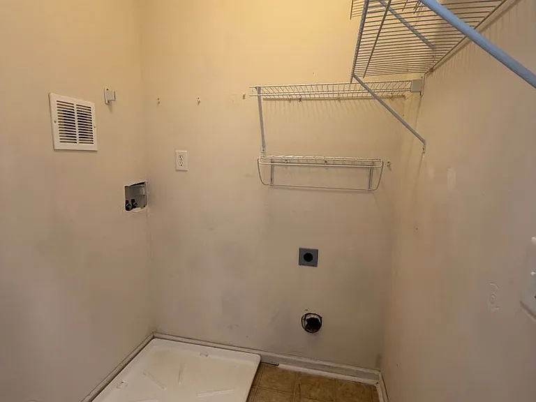 422 Delta Dr — Photo 12