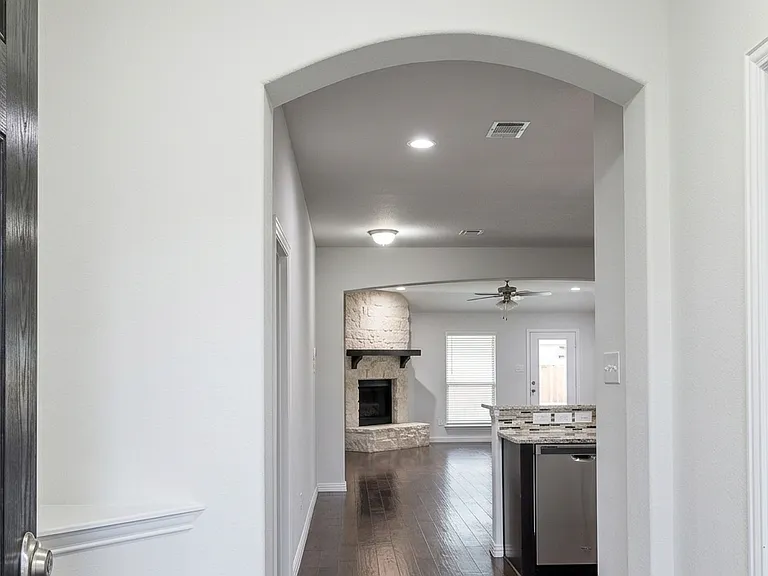 2639 Calmwood Dr — Photo 4