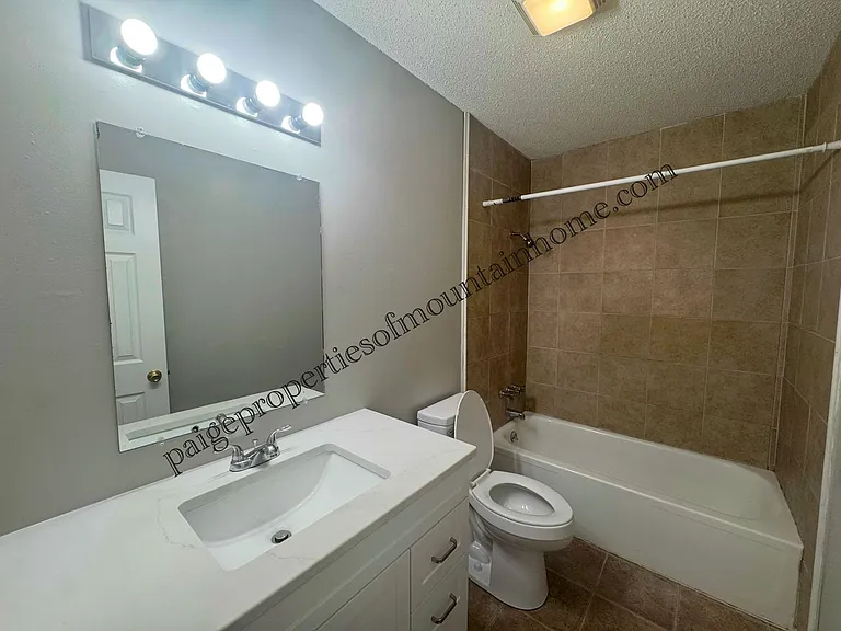 517/519 E. 13th Street — Photo 19