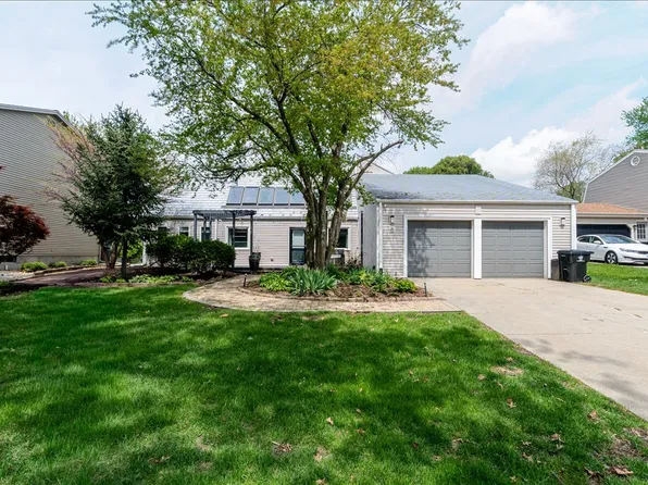 6 Kenfield Cir, Bloomington, IL 61704