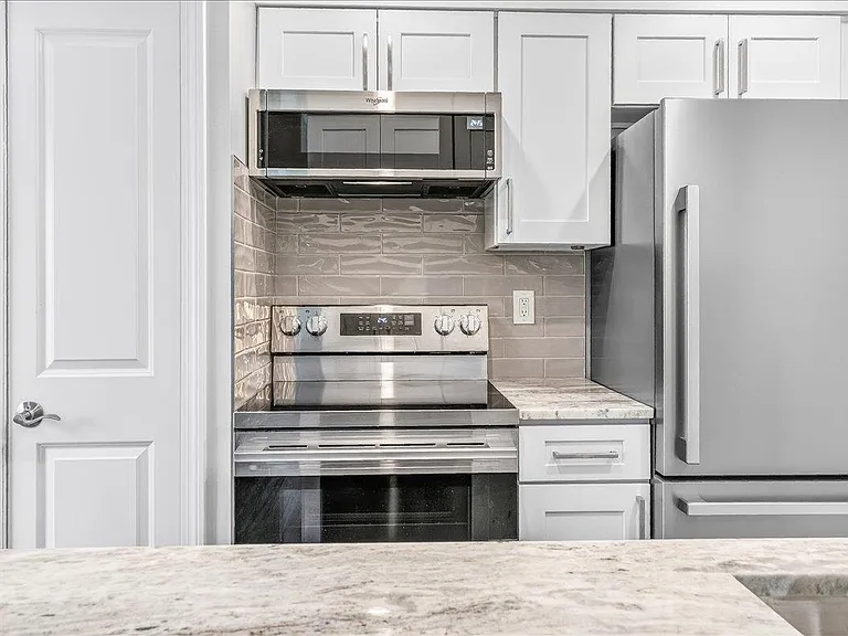 306 Roe St — Photo 16