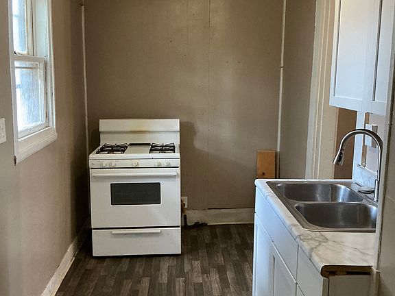 5th image of 612 W Adams St APT 1