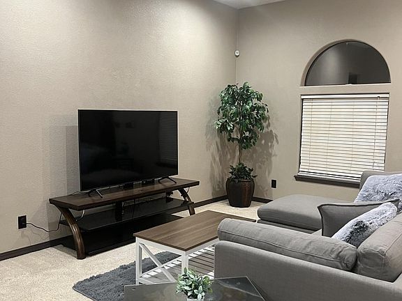 4th image of 2304 W Ray Ave