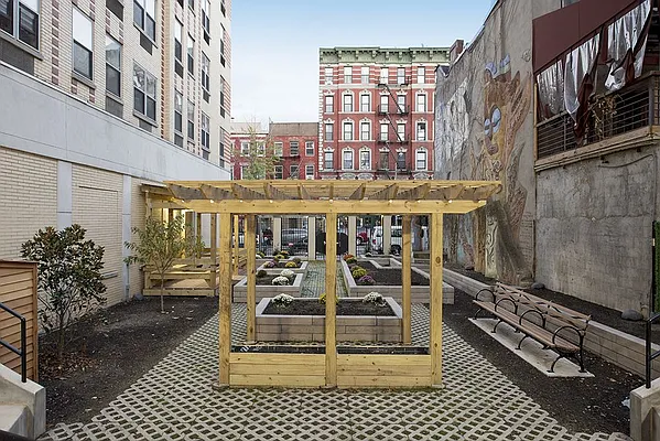 Rented by Bold New York | media 8