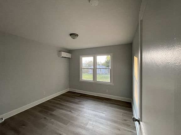 3rd image of 115 Chestnut Dr #6