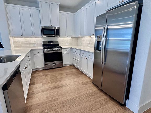 5th image of 2546 Campden Mews