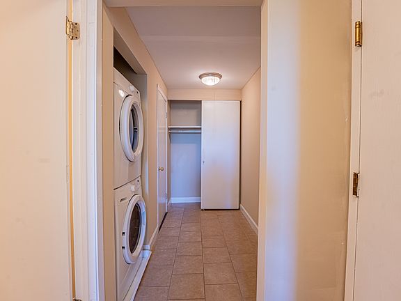 5th image of 5535 Pershing Ave #522