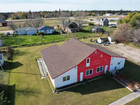 8 1st Ave, Gimli, MB R0C 1B1