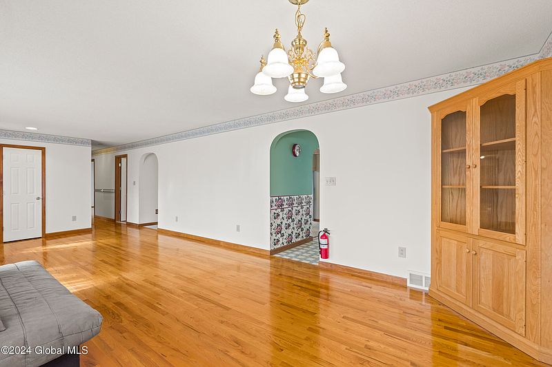 4th image of 77 Schuurman Road