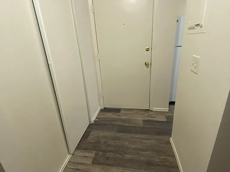 Parkwood Court Apartments — Photo 7