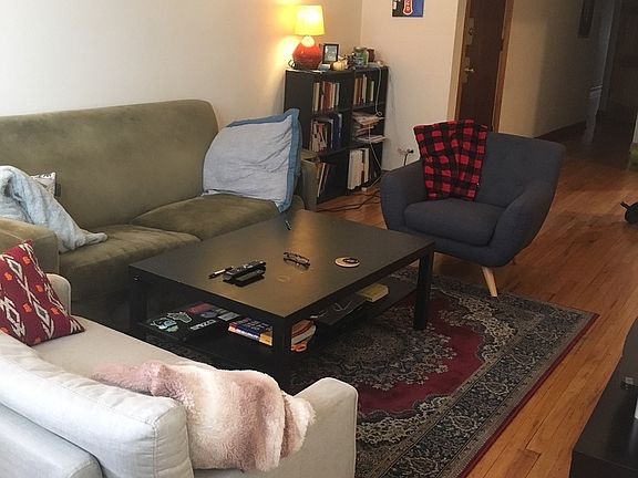 3rd image of 642 W Waveland Ave #1