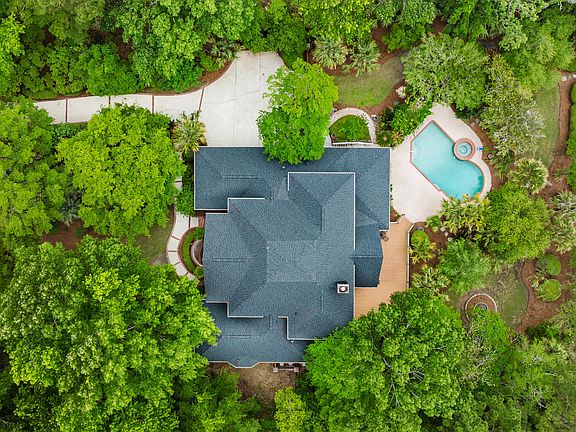 2nd image of 3158 Pignatelli Cres