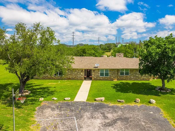130 Willow Bend Dr, Center Point, TX 78010