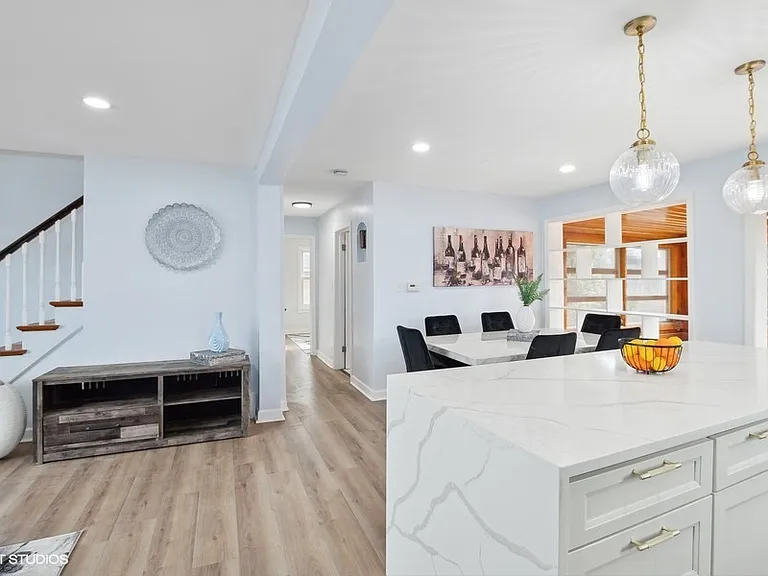 1001 Oakton St — Photo 24