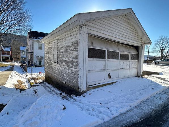 311 E Market St, Williamstown, PA 17098