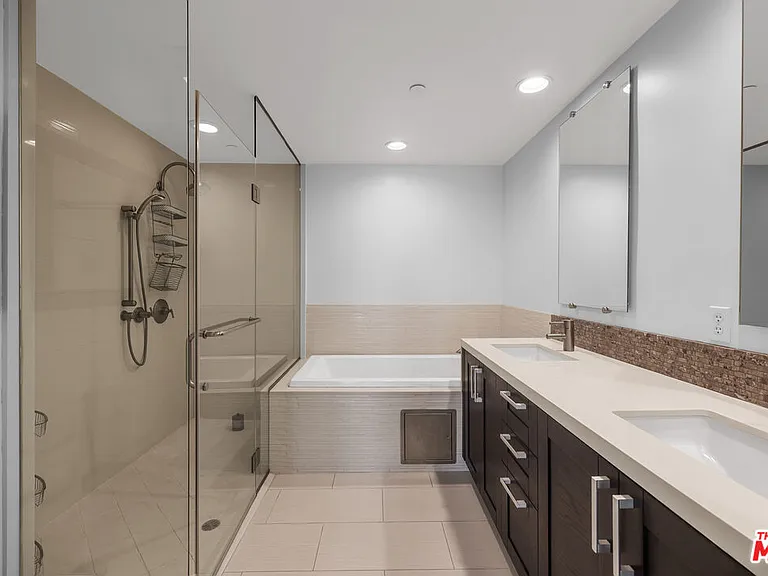7133 Hawthorn Ave #Penthouse 6 — Photo 25